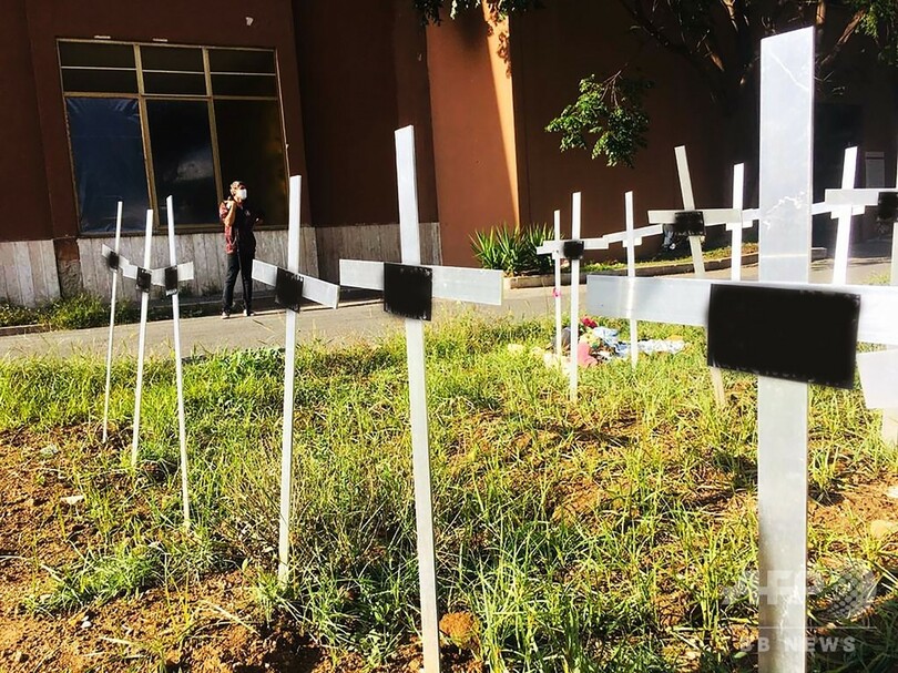 中絶胎児の秘密墓地発見、十字架に手術受けた女性らの名 伊に衝撃