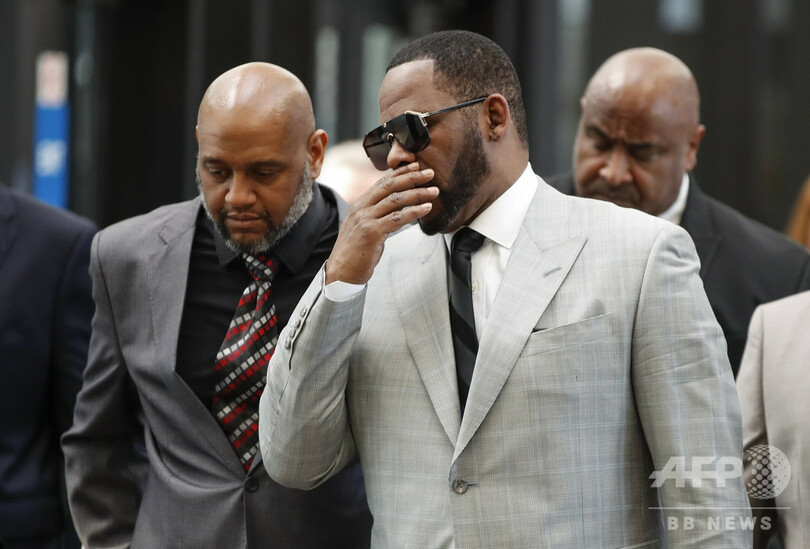 R・ケリー被告、児童ポルノなどの容疑で逮捕・起訴