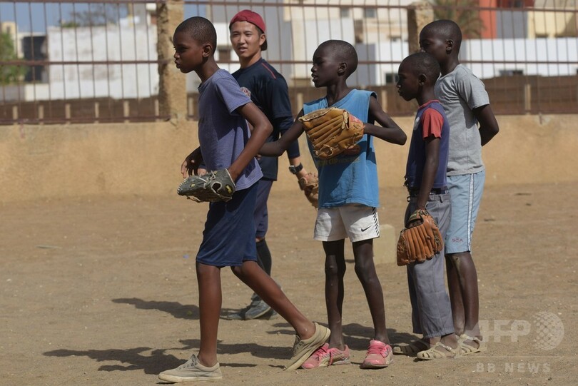 元高校球児の大きな夢、セネガルの子どもたちに野球を指導