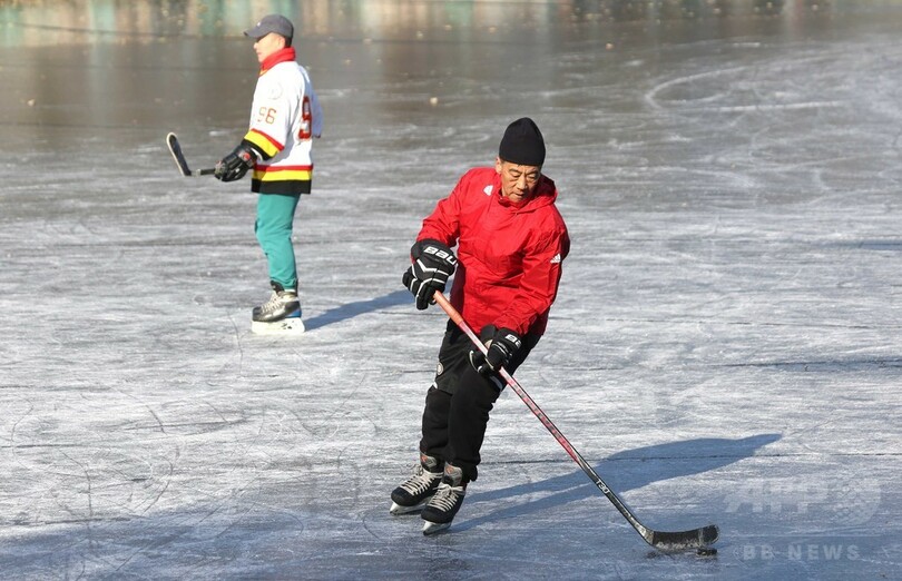 スケートやアイスホッケーの季節到来　中国・瀋陽