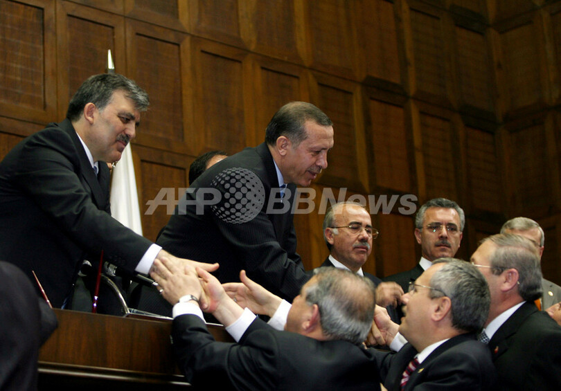 与党、次期大統領候補にギュル外相の指名を発表 - トルコ