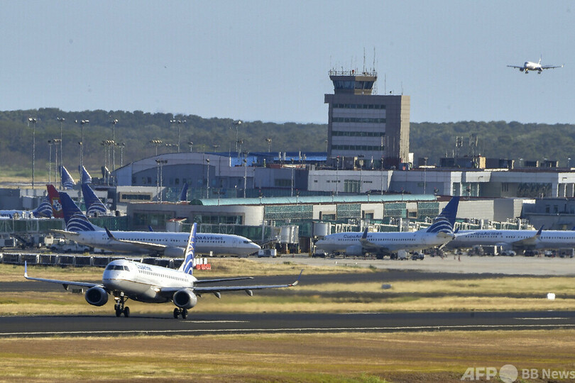 機内で爆弾騒ぎ…正体は大人用おむつ パナマ