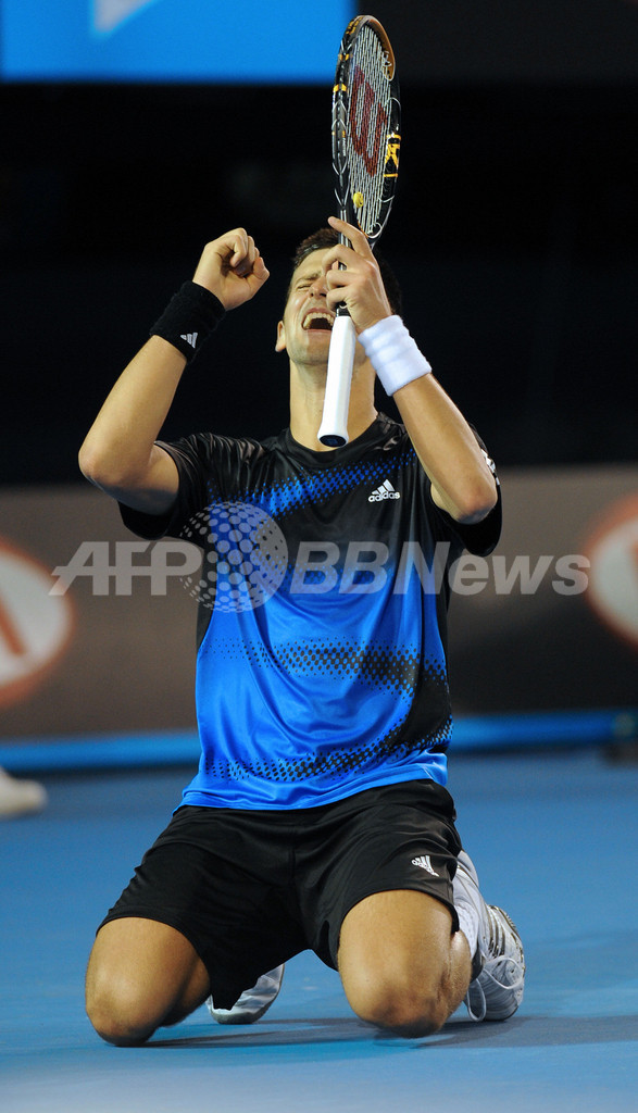 ジョコビッチ フェデラーを降し自身初の全豪決勝進出