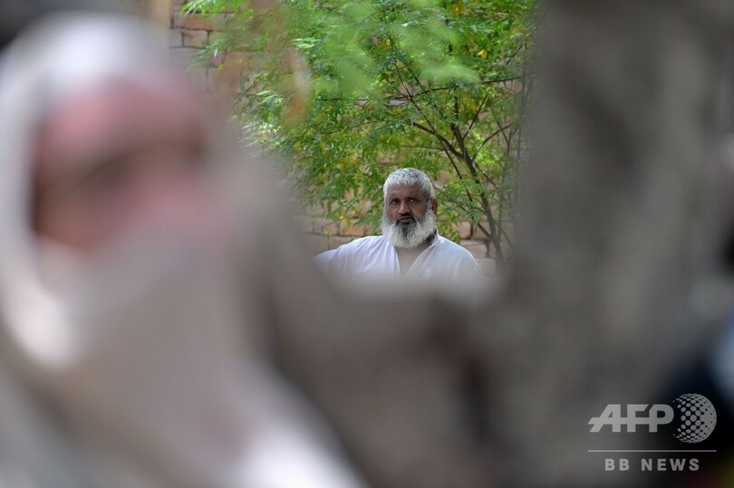 夫に逆らい投票を誓った女性たち、しかし最終的には断念 パキスタン総選挙