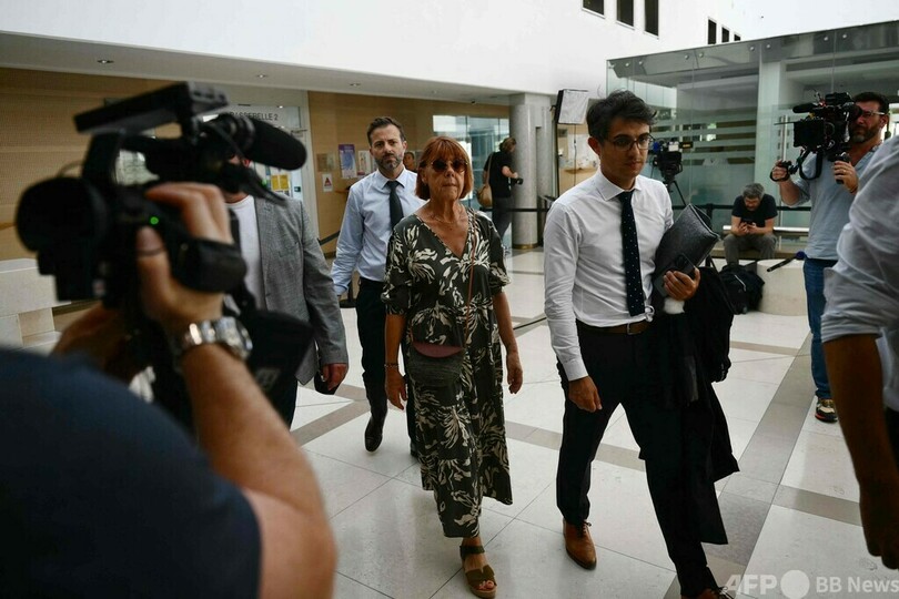 妻に薬盛りネットで募った男72人にレイプさせた夫、初公判 妻も出廷