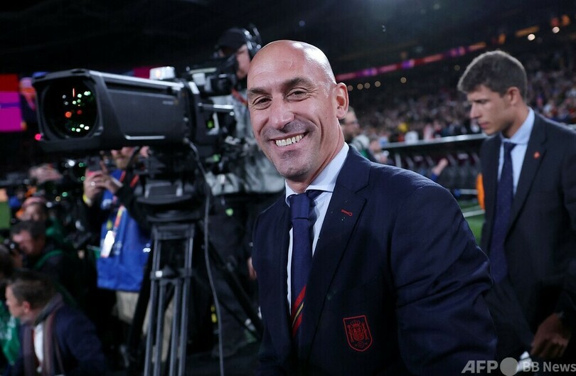 スペインサッカー連盟会長が辞任 女子W杯のキス問題めぐり