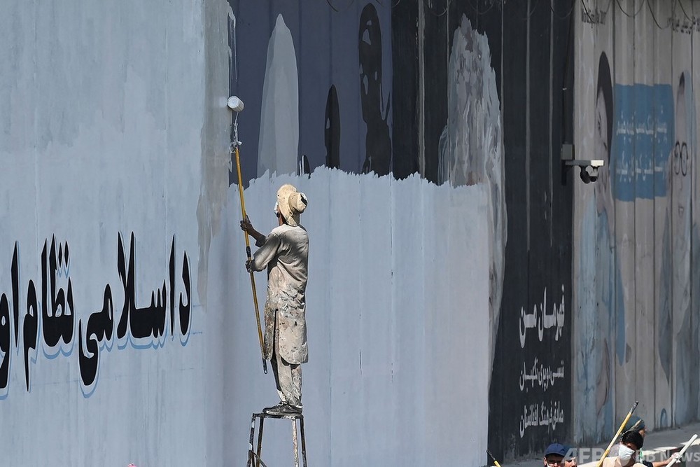 塗りつぶされたカブール壁画運動 アーティストは不屈誓う