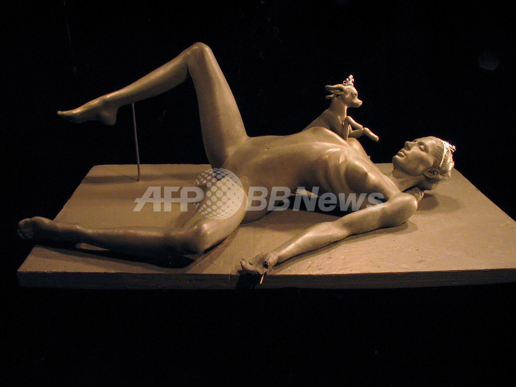 遺体 裸 パリス・ヒルトンの「全裸死体」彫像、美術館で公開 - 米国 写真5枚 ファッション ニュースならMODE PRESS powered by AFPBB  News