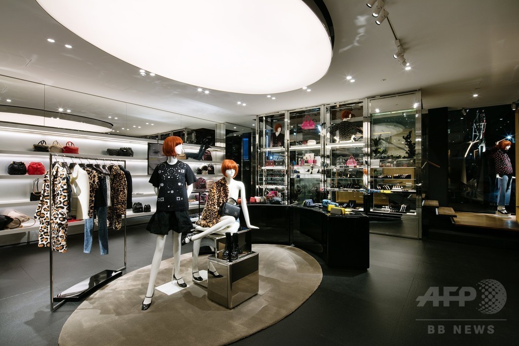 「マーク ジェイコブス」青山旗艦店、リニューアルオープン