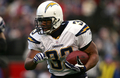 ボールをキャリーするチャージャーズのRBマイケル・ターナー（%%Michael Turner%%）。(c)AFP/Getty Images/Chris McGrath