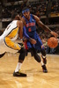 13-14NBA、インディアナ・ペイサーズ（Indiana Pacers）対デトロイト・ピストンズ（Detroit Pistons）。ドライブを仕掛けるデトロイト・ピストンズのジョシュ・スミス（Josh Smith、右、2013年12月16日撮影）。(c)AFP/Getty Images/NBAE/Ron Hoskins