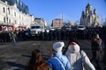 ロシア・ウラジオストクで、アレクセイ・ナワリヌイ氏を支持するデモへの対応に配置された警官ら（2021年1月23日撮影）。(c)Pavel KOROLYOV / AFP