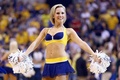13-14NBAプレーオフ・イースタンカンファレンス準決勝（7回戦制）、インディアナ・ペイサーズ（Indiana Pacers）対ワシントン・ウィザーズ（Washington Wizards）第2戦。パフォーマンスを披露するインディアナ・ペイサーズのチアリーダー（2014年5月7日撮影）。(c)AFP/Getty Images/Andy Lyons