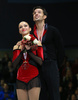 13-14フィギュアスケートグランプリGPシリーズ第2戦、スケート・カナダ（2013 Skate Canada International）、ペア・フリースケーティング（FS）。表彰式に臨むイタリアのステファニア・ベルトン（Stefania Berton）/オンドレイ・ホッタレク（Ondrej Hotarek）組（2013年10月26日撮影）。(c)AFP/Getty Images/Dave Sandford