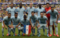 サッカー国際親善試合は9日、各地で行われ、ブラジルは3-0でフランスに勝利した。

試合前の写真撮影に臨むフランスの選手（2013年6月9日撮影）。(c)AFP/FRANCK FIFE