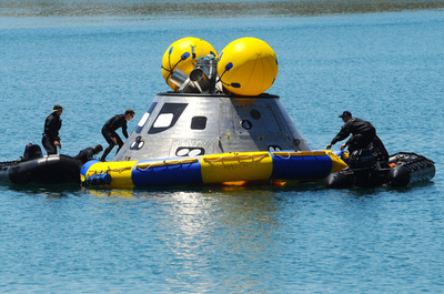 新型有人宇宙船オリオン、着水実験