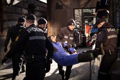 ノルウェー政府、先住民族のトナカイ農家に謝罪 「違法な」風力発電所めぐり