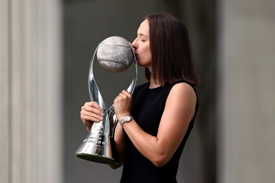 シフィオンテクが1位でシーズン終了 年間最終ランク、後続に大差