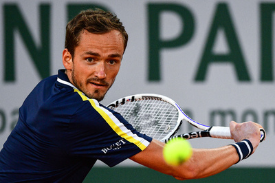 メドベ8強入り ティエムは負傷棄権 ウィンブルドン前哨戦