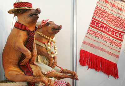 ベラルーシで農業見本市、子豚やも登場