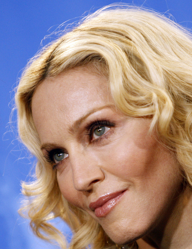 監督デビューのマドンナ、第58回ベルリン国際映画祭で結婚後の性を語る