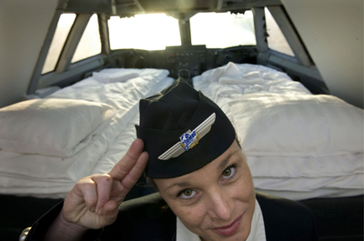 世界初、ジャンボ機改装のホステル登場