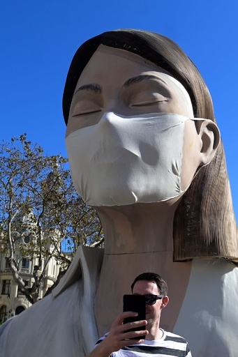 スペインの火祭り「ファリャス」、新型コロナ感染拡大で延期 巨大像も解体