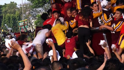 動画：触れて奇跡を！フィリピンで「黒いキリスト像」の祭典