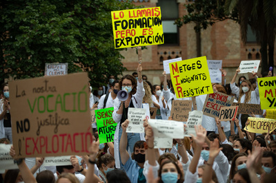 【写真特集】新型コロナウイルス最前線、世界で闘う医療従事者ら