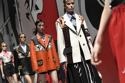 「プラダ」18年春夏