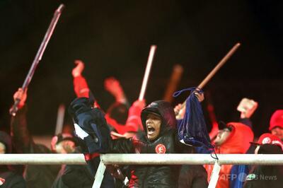 サポーター同士が試合中に大乱闘 125人拘束 南米サッカー