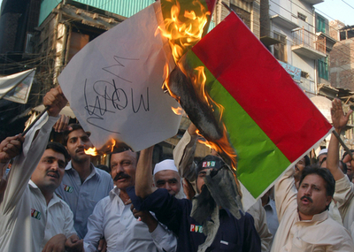 抗議活動の拡大受け集会禁止に、最高裁長官停職めぐり - パキスタン