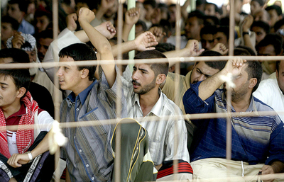 爆弾攻撃が起きる中、イラン外相訪問 - イラク