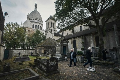 パリで進む墓地不足、解決策は？