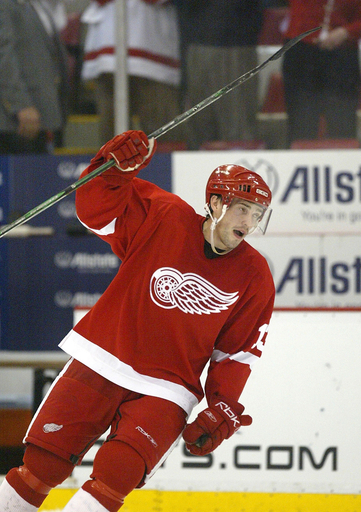 ＜06-07NHL プレーオフ＞レッドウィングス シャークスを降し対戦成績をイーブンに戻す - 米国