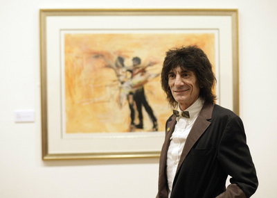 ローリング･ストーンズのギタリスト、ロニー・ウッドが絵画を公開