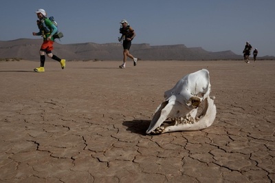 【今日の1枚】世界一過酷なマラソン モロッコ