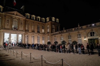 シラク仏元大統領を市民が追悼、弔問記帳に長蛇の列