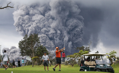 キラウエア火山山頂で爆発的噴火 噴煙は9キロに到達 写真6枚 国際ニュース Afpbb News