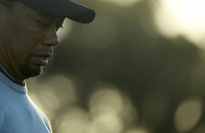 ウッズ、ツアー復帰初戦は予選落ちに終わる ファーマーズ・インシュアランス・オープン