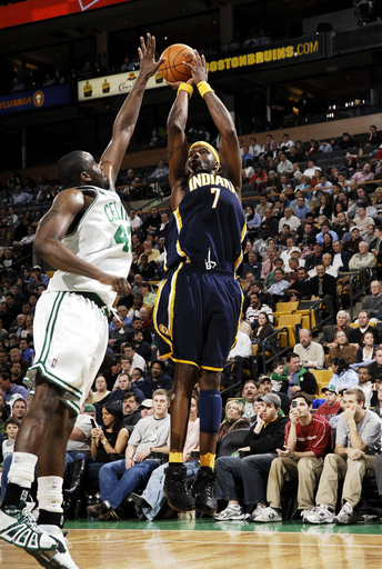 ＜06-07NBA＞ペイサーズ ジャーメイン・オニールの活躍でセルティックスを破り3連勝 - 米国