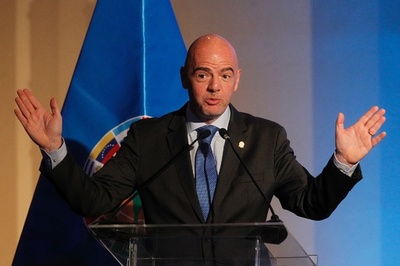 ビデオ判定をW杯ロシア大会から採用へ、FIFA会長が導入の意向