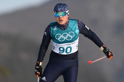 北朝鮮の女子クロカン選手、レース途中で転倒する涙の五輪デビュー