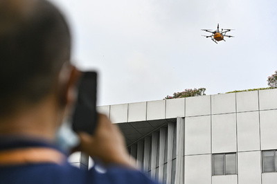 ドローンで焼き魚を配達する時代 中国で進む「低空経済」