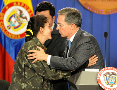 「大胆な」コロンビア軍、ゲリラをだまして人質救出