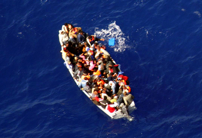 移民希望者53人を乗せた小型ボートを発見 - マルタ