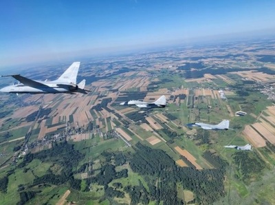 ポーランドの空でデビューしたKAI戦闘機「FA-50」…ロシアのミグに代わる