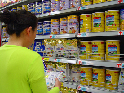 中国政府の「史上最も厳しい粉ミルク政策」ネスレ傘下Klimなど輸入できず