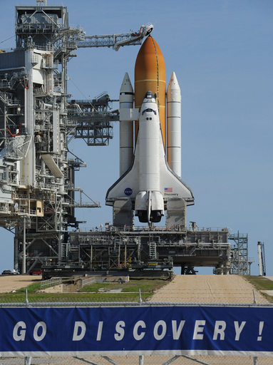 打ち上げ直前、ディスカバリーを報道陣に公開