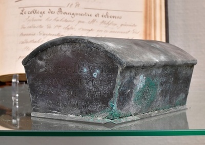 ベルギー・ベルビエ市の謎解明 初代市長の心臓収めた箱見つかる